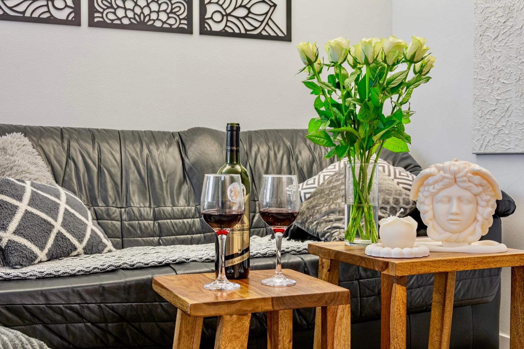 Natural-Style Apartment In The Centre Of Bratislava Exteriér fotografie